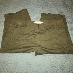 Capri cargo pants